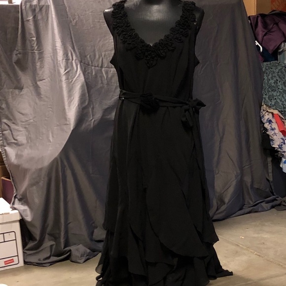 Avenue Dresses & Skirts - NWT Avenue black sleeveless dress